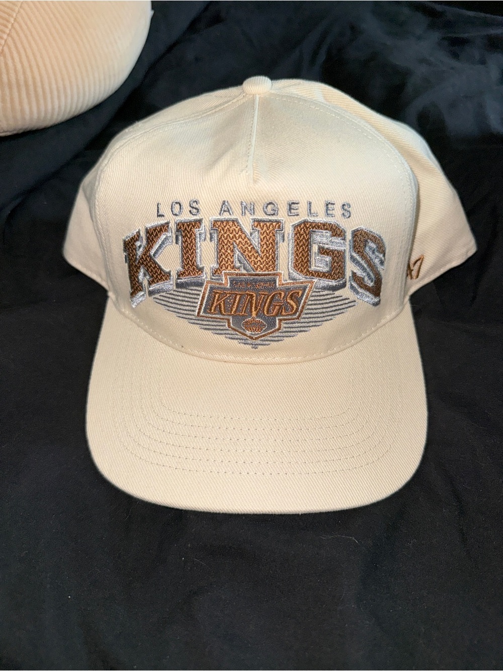 NWOT Los Angeles Kings Cream Embroidered Baseball Cap